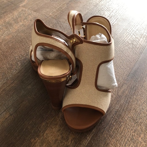 Michael Kors Gillian Wedge - Picture 3 of 7